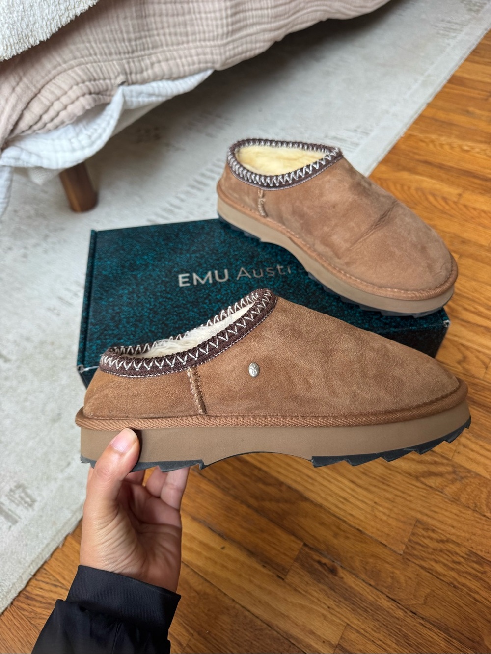 Emu sharky scuff slip ons